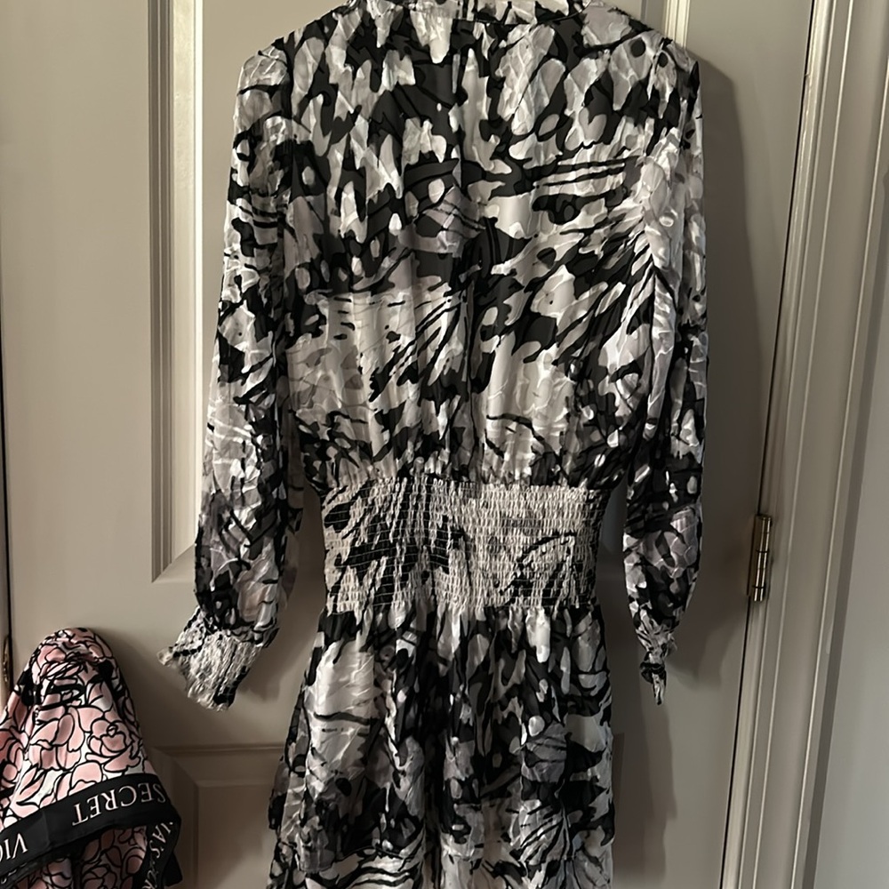WHITE HOUSE BLACK MARKET Long Sleeve Smocked Blouson Black & White Dress XXS NWT - Picture 8 of 9